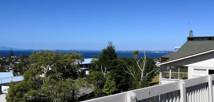 2/401 East Coast Road Mairangi Bay_11