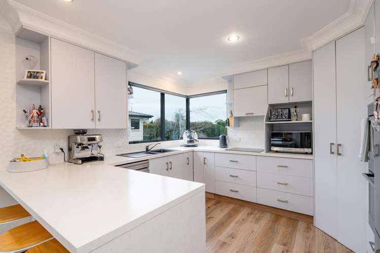 712 Queens Drive Waikiwi_8