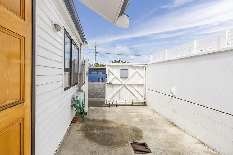 69 Endeavour Street Lyall Bay_11