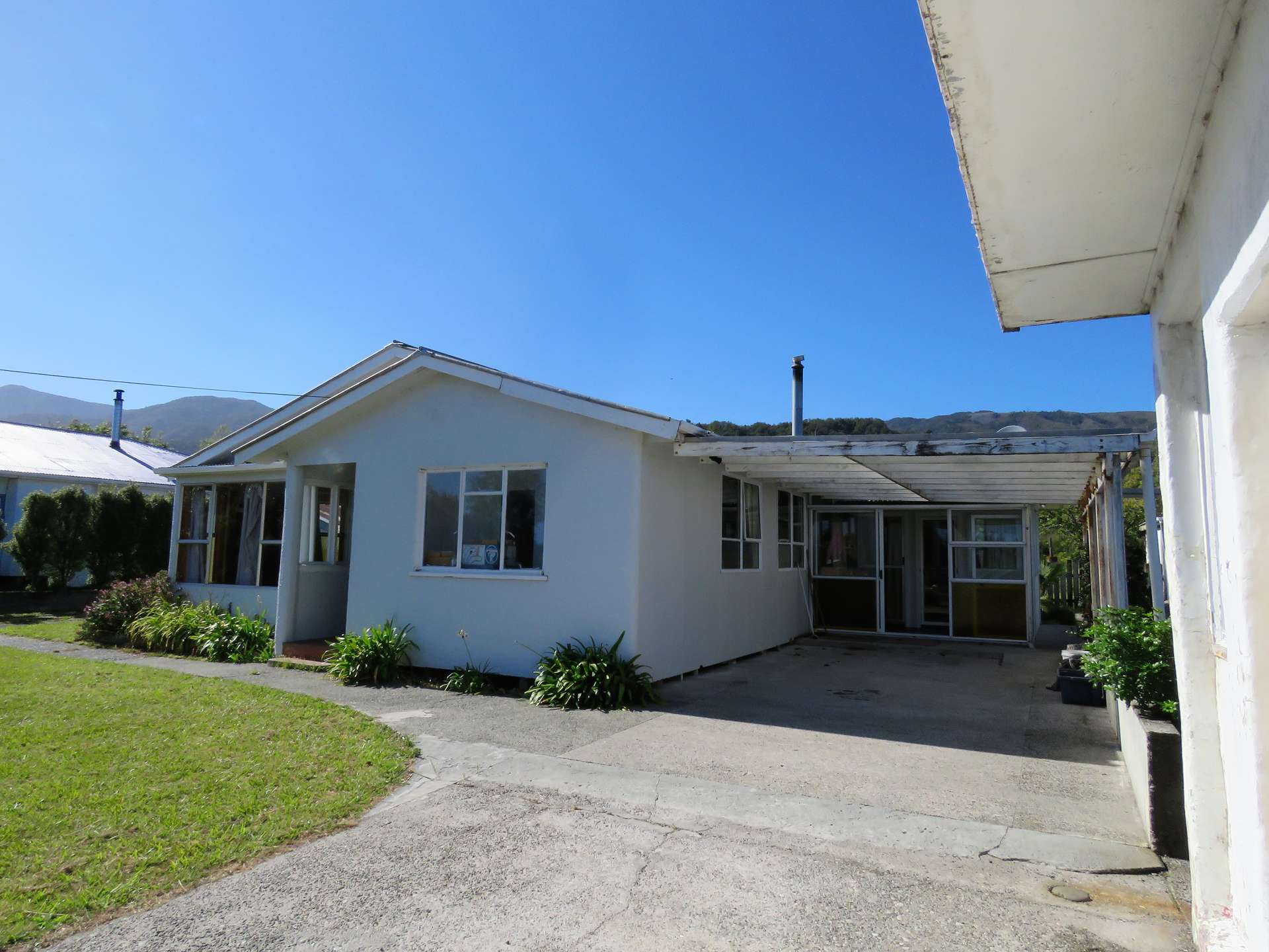 42 McGill Street Waimangaroa_0