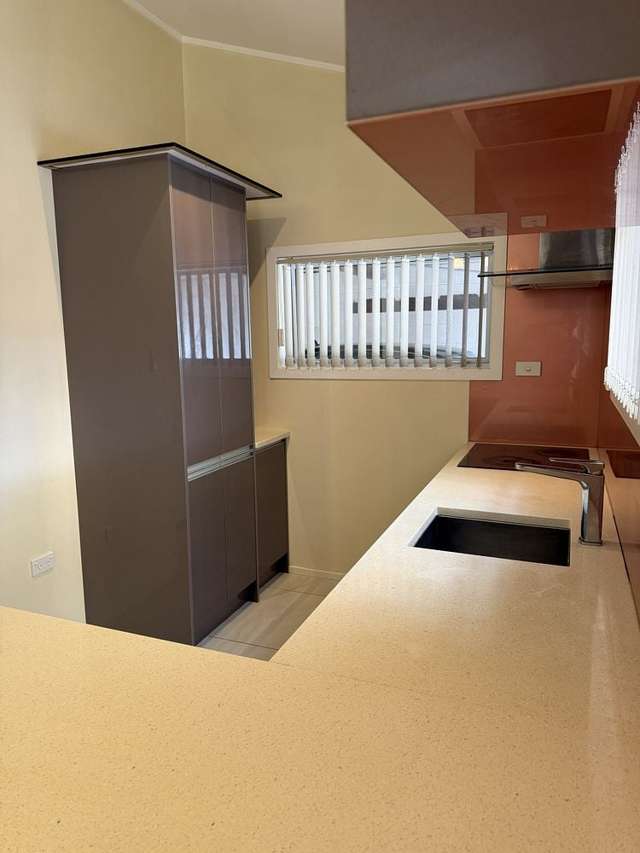 1/6 Alana Place Mount Wellington_2