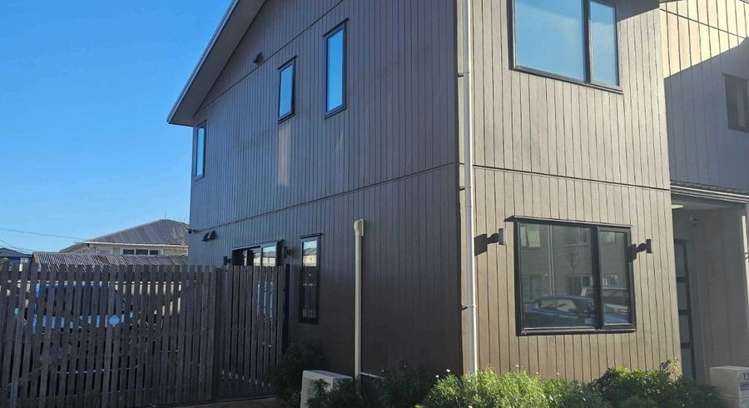 12 Eileen Newey Place 11401_1