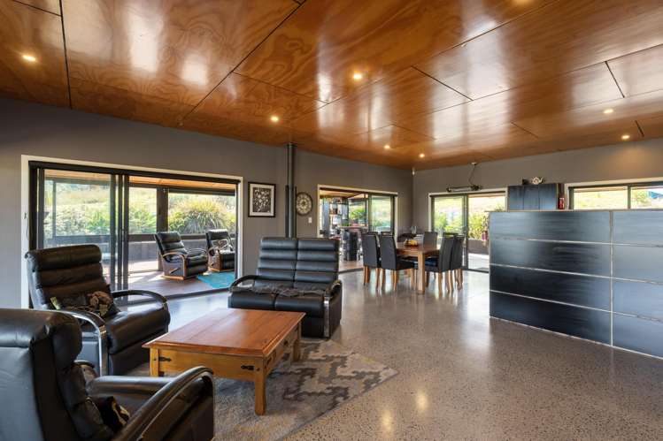 998 Thames Coast SH25 Road Thames_10