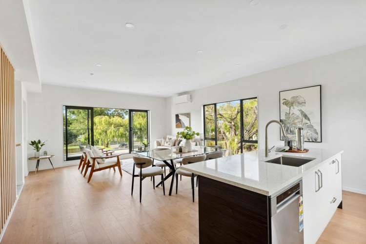 4 & 5/21 Erima Avenue Pt England_6