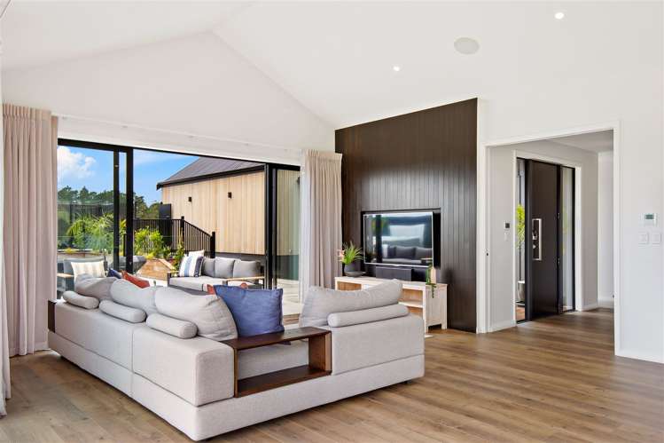 65 Grayson Road Wainui_17