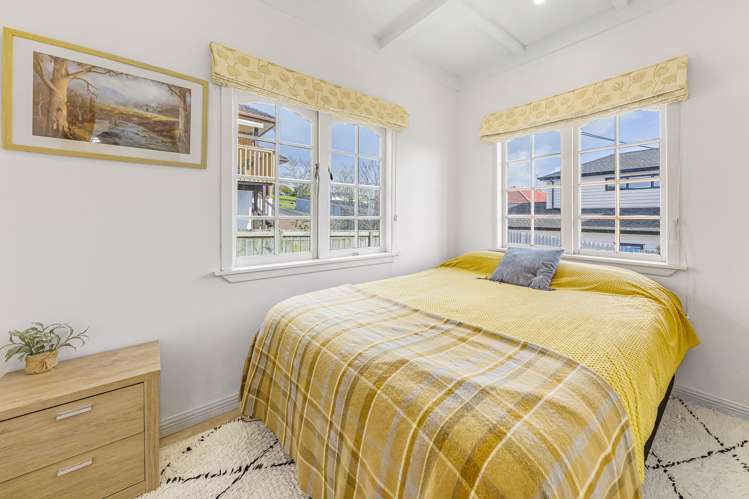 4233 Great North Road Glendene_16