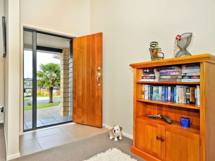 92 Farnborough Drive Grandview Heights_5