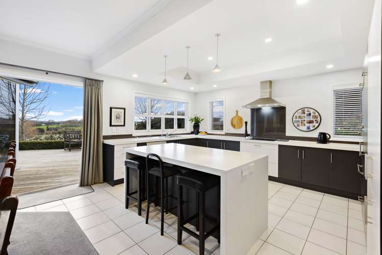 2/234 Gillard Road Ngahinapouri_9