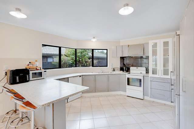 260 Shakespeare Street 11373_3