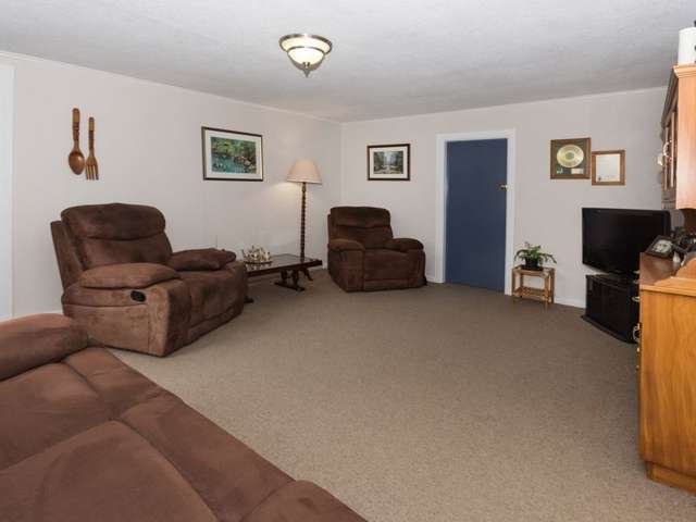 854 Kingseat Road Kingseat_1