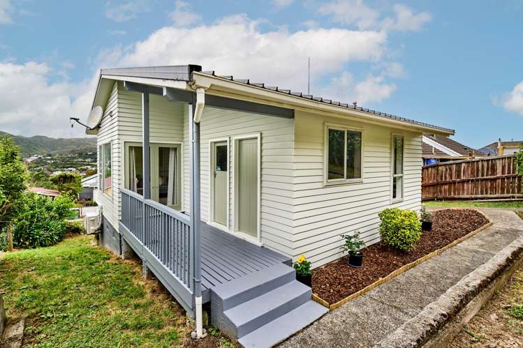 61 Davidson Crescent Tawa_2