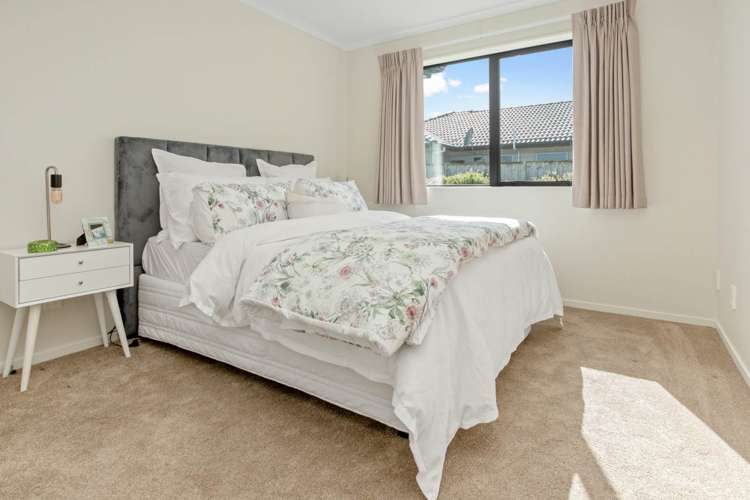 8 Iwinuku Crescent Wattle Downs_18
