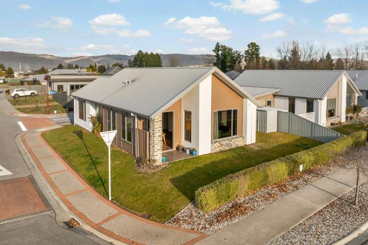 2 Weaver Close_0