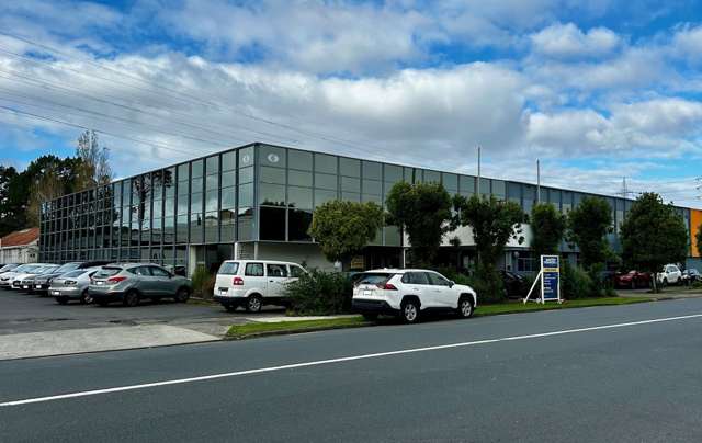 Huge New Lynn Office or Retail!