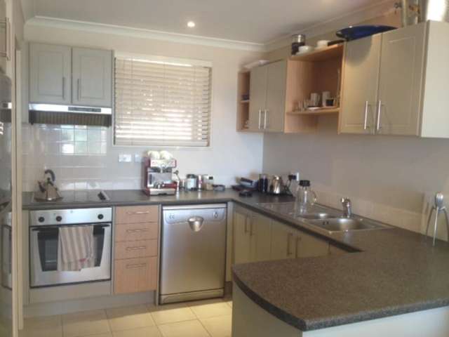 2/8 Monte Cassino Place Birkdale_1