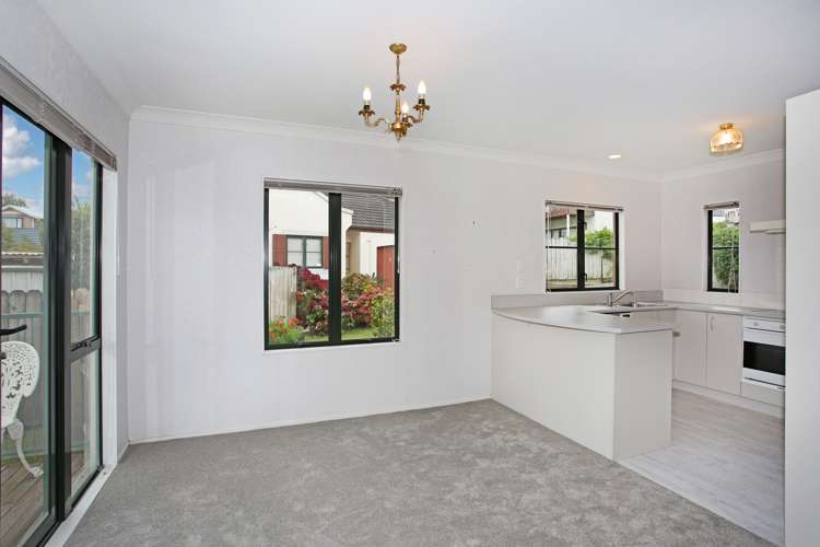 2/7 Ribbonwood Crescent Goodwood Heights_5