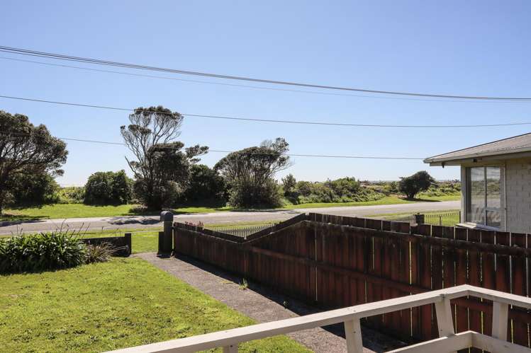 90 Domett Esplanade Cobden_7