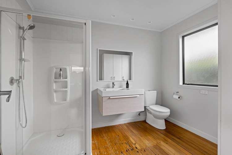 1/212 Centreway Road Orewa_17