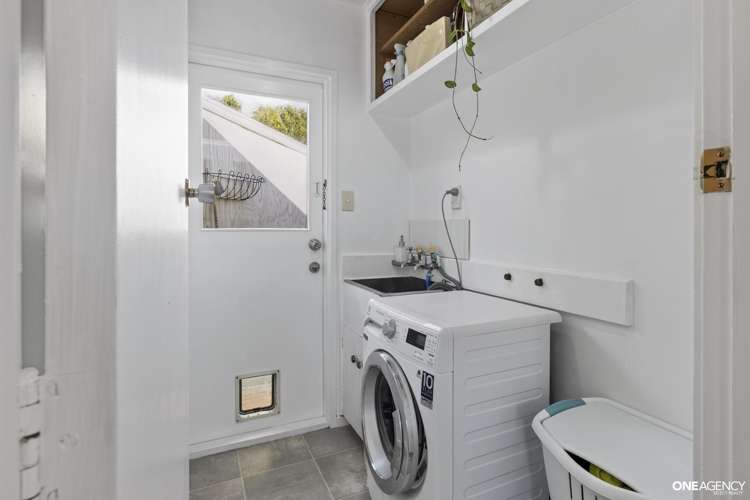71 Larsen Crescent Tawa_13