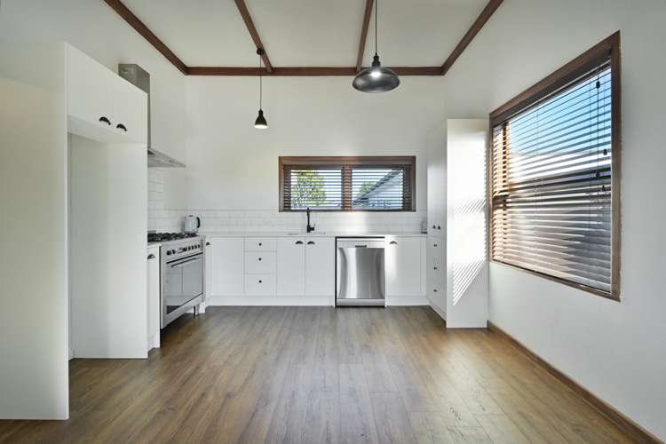 817 Lyell Street Akina_7