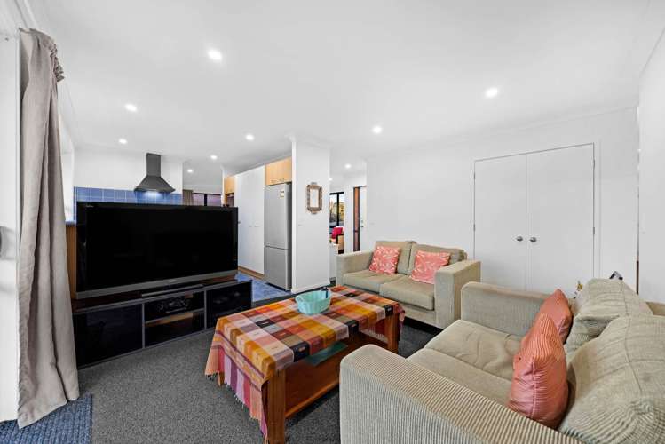 29 Broadfield Street Massey_13
