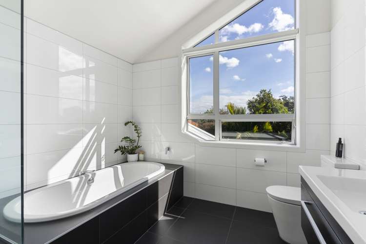 216 Riverside Avenue Point England_19