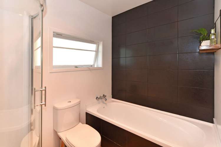 240 Saint Vincent Street Toi Toi_14