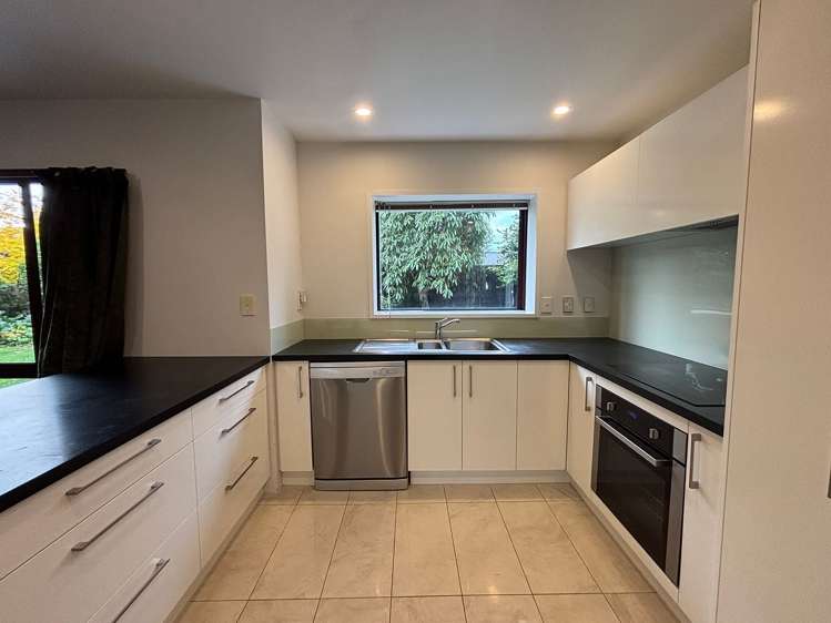 8A Braco Place Burnside_5