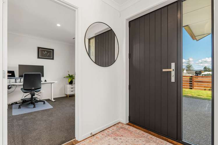 25 Charlotte Drive_4