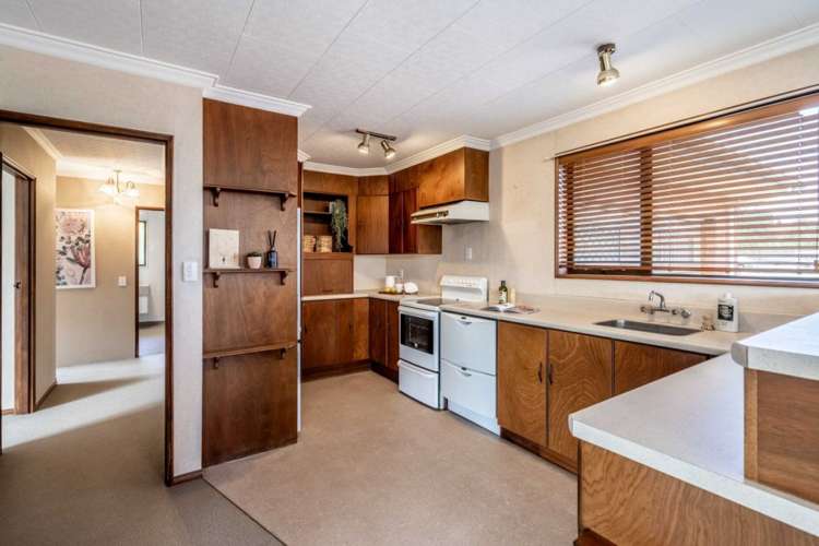 349 Queens Drive Windsor_12