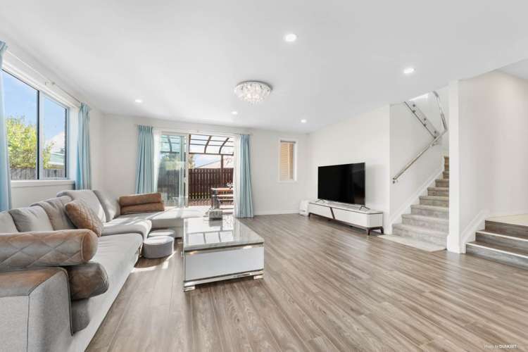 11a Castaing Crescent Te Atatu South_5