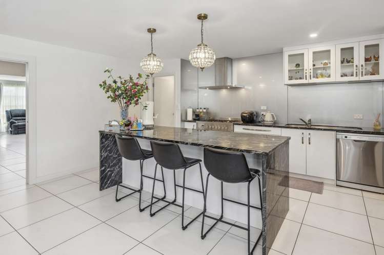 28 Magnolia Rise Waipahihi_2
