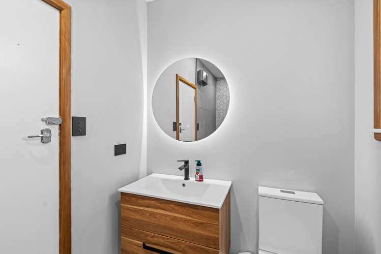 587 Queen Street East Levin_9