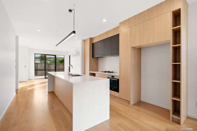 6 Whakaora Lane Flat Bush_8