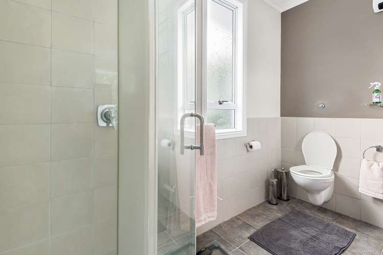 17 Queenwood Avenue Queenwood_16