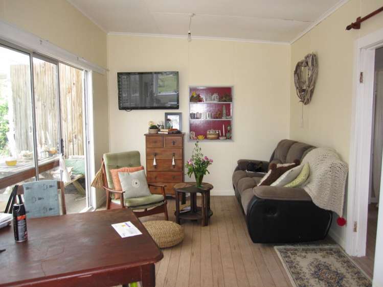 9 Ohinemuhu Street Porangahau_4