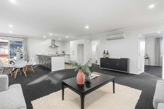 Modern Family Living - Close to the beach!