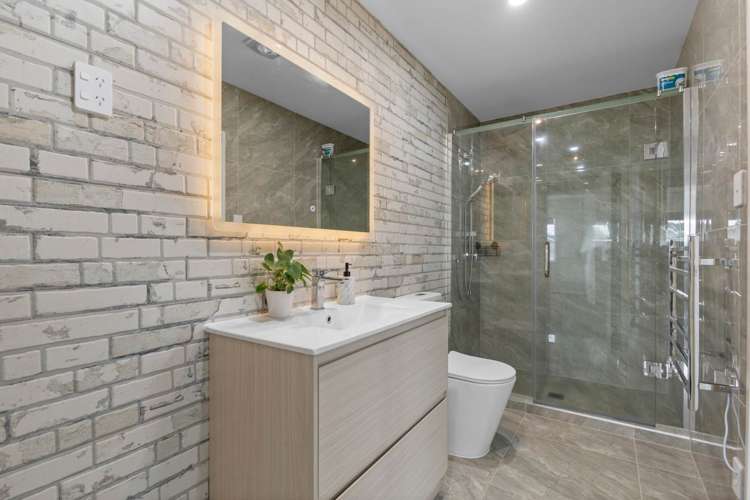 2/7 Gambare Place Wattle Downs_10