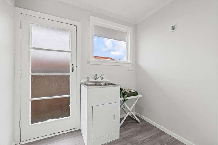 379 Breezes Road Aranui_9