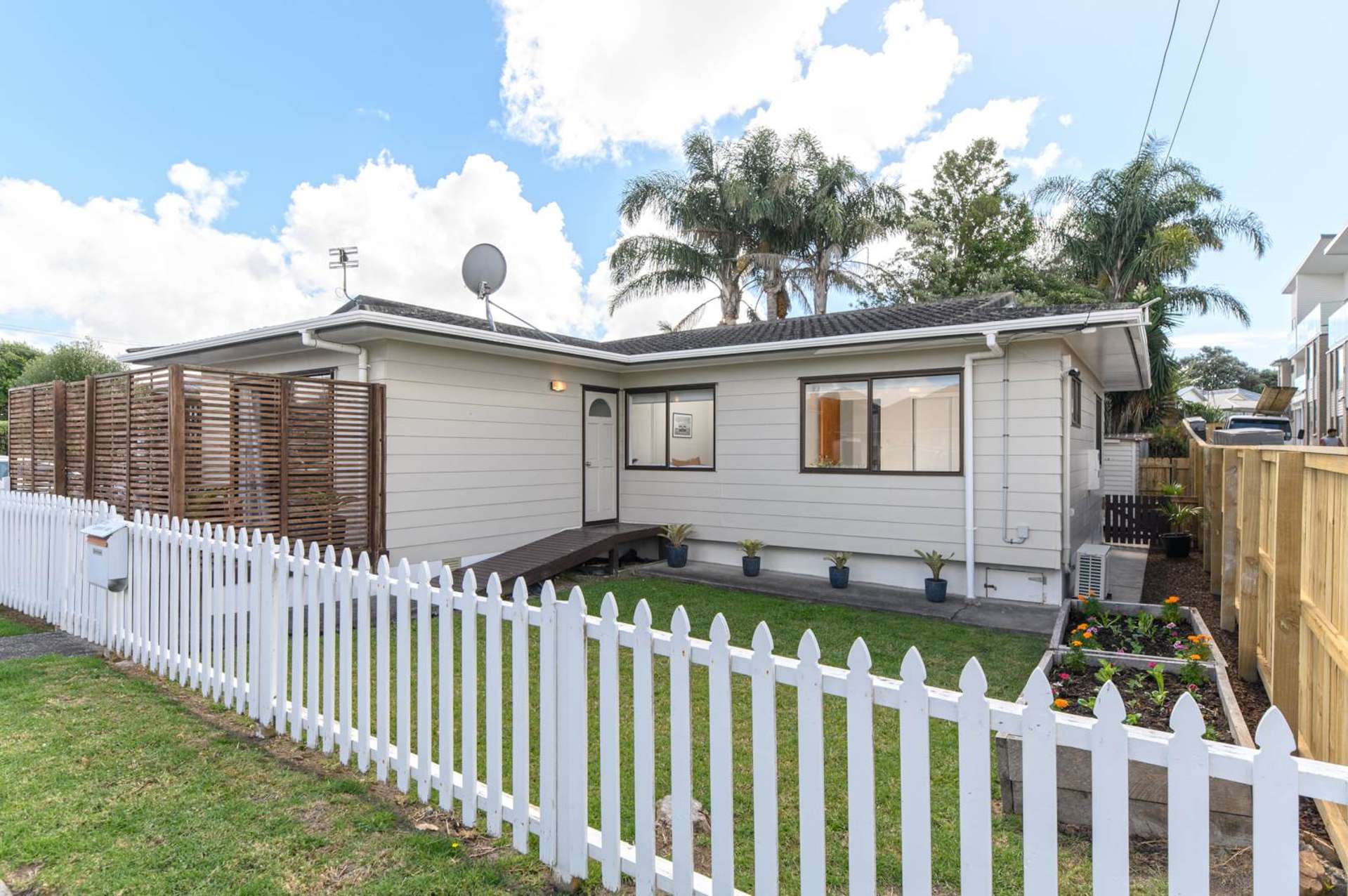 2/18 Gloria Avenue Te Atatu Peninsula_0