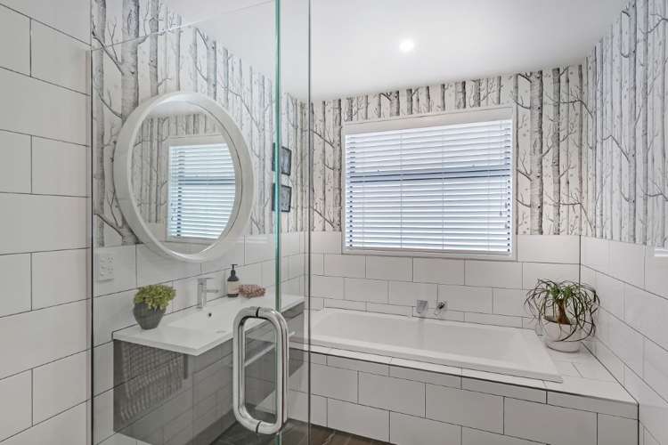 39 Dunlops Crescent Bottle Lake_19