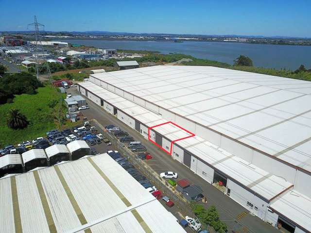 136M² INDUSTRIAL WAREHOUSE