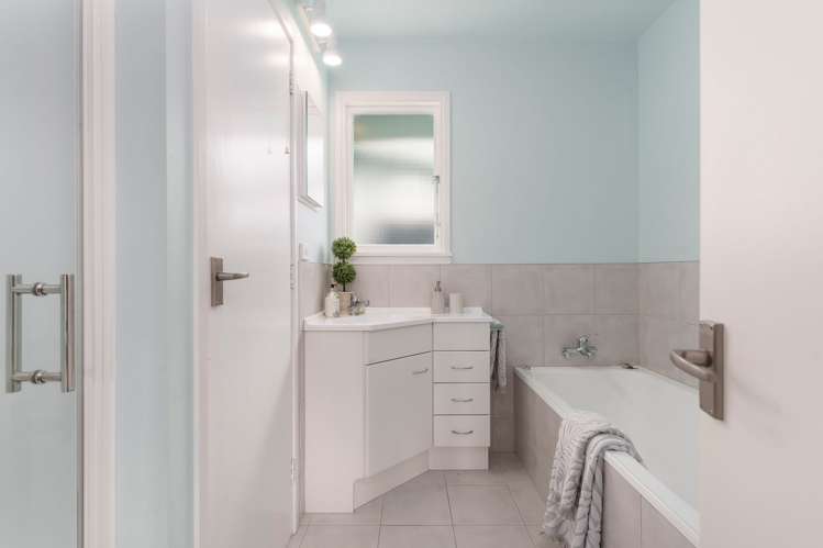 6 Barclay Place Burwood_9