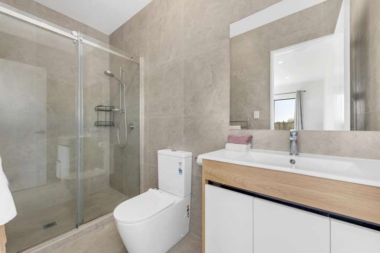 8 Frontier Lane Flat Bush_11