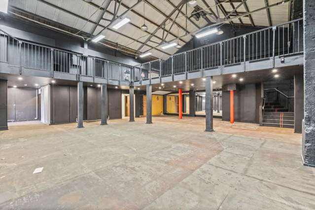 Unique inner-city space with mezzanine