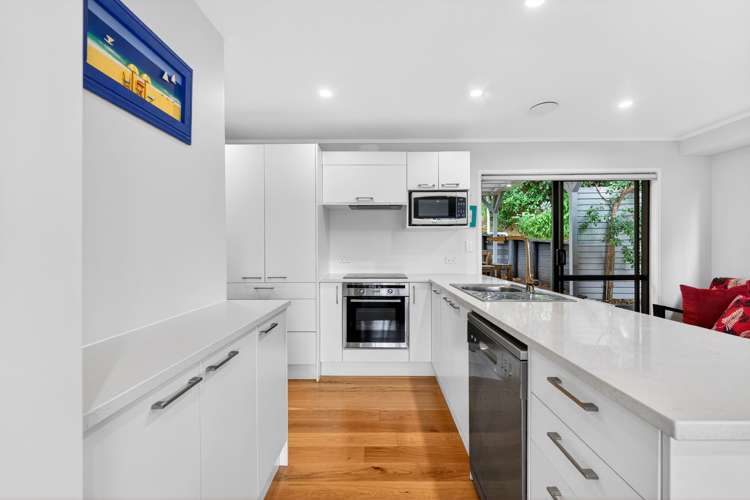 11 Hillside Crescent, Matheson Bay Leigh_11