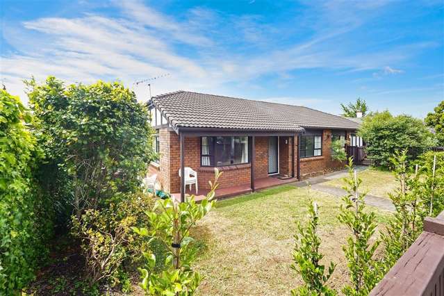 Remuera fully redecorated Townhouse