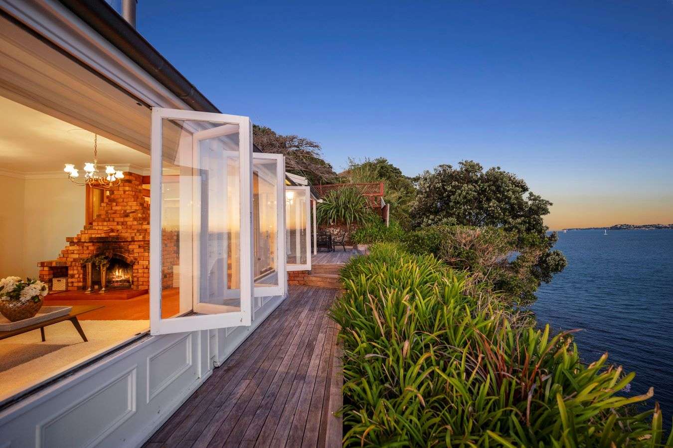 38 Jubilee Avenue in Devonport