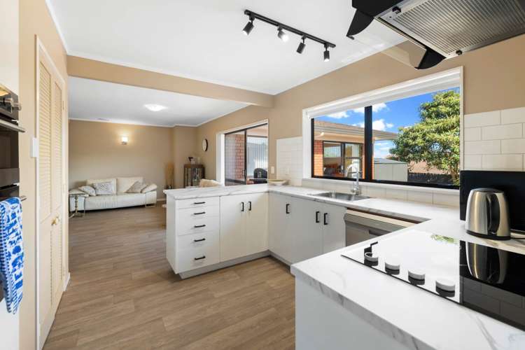 108 Mirrabooka Avenue Botany Downs_12