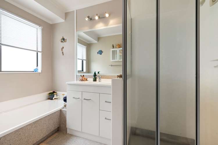 43 Lansdowne Crescent Glenview_23